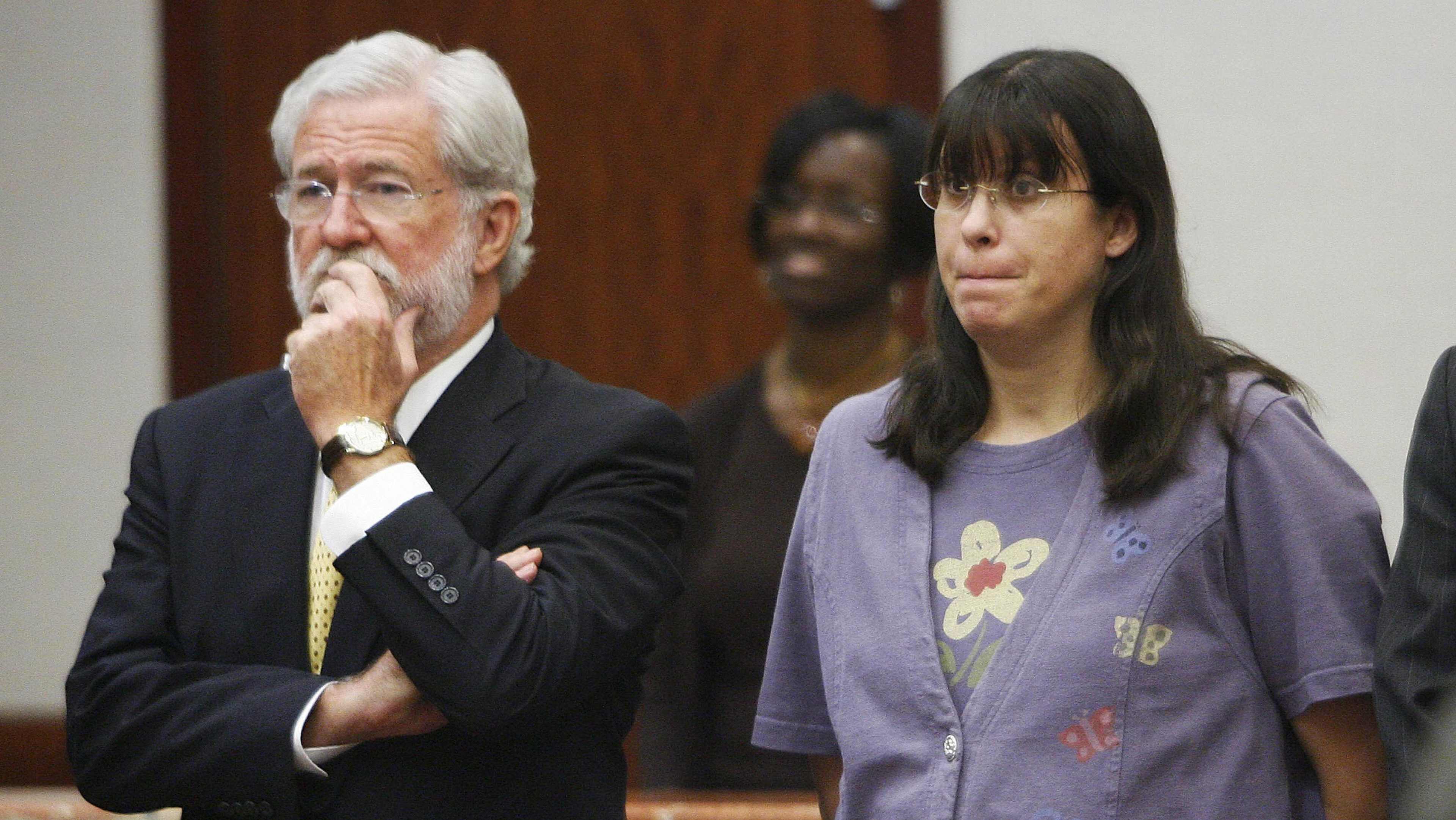 Andrea Yates (R) stands with her attorne