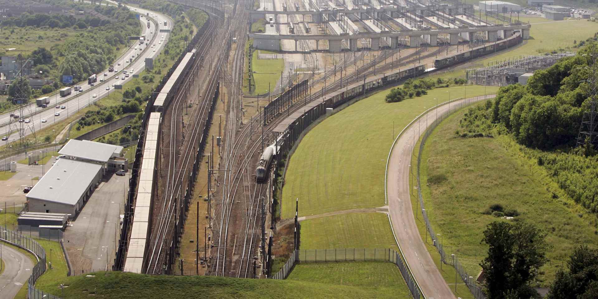 English Channel tunnel opens
