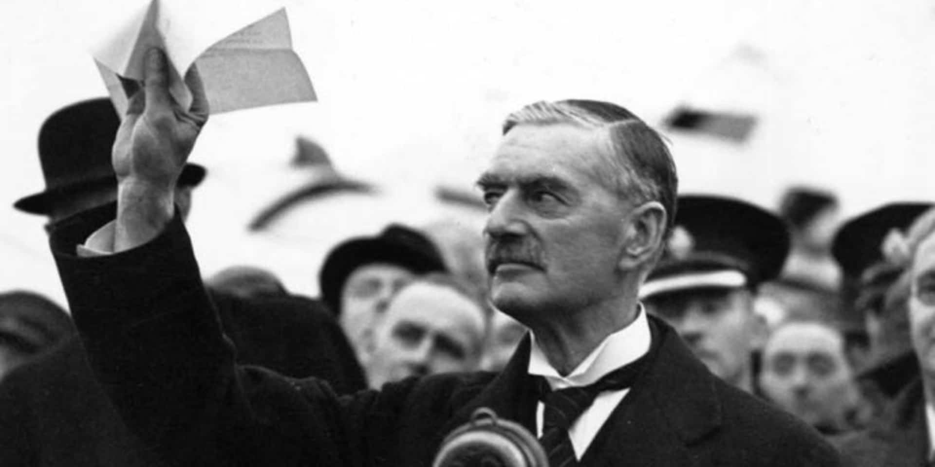 [Image: chamberlain-declares-peace-for-our-time-...=BAVAZGID0]