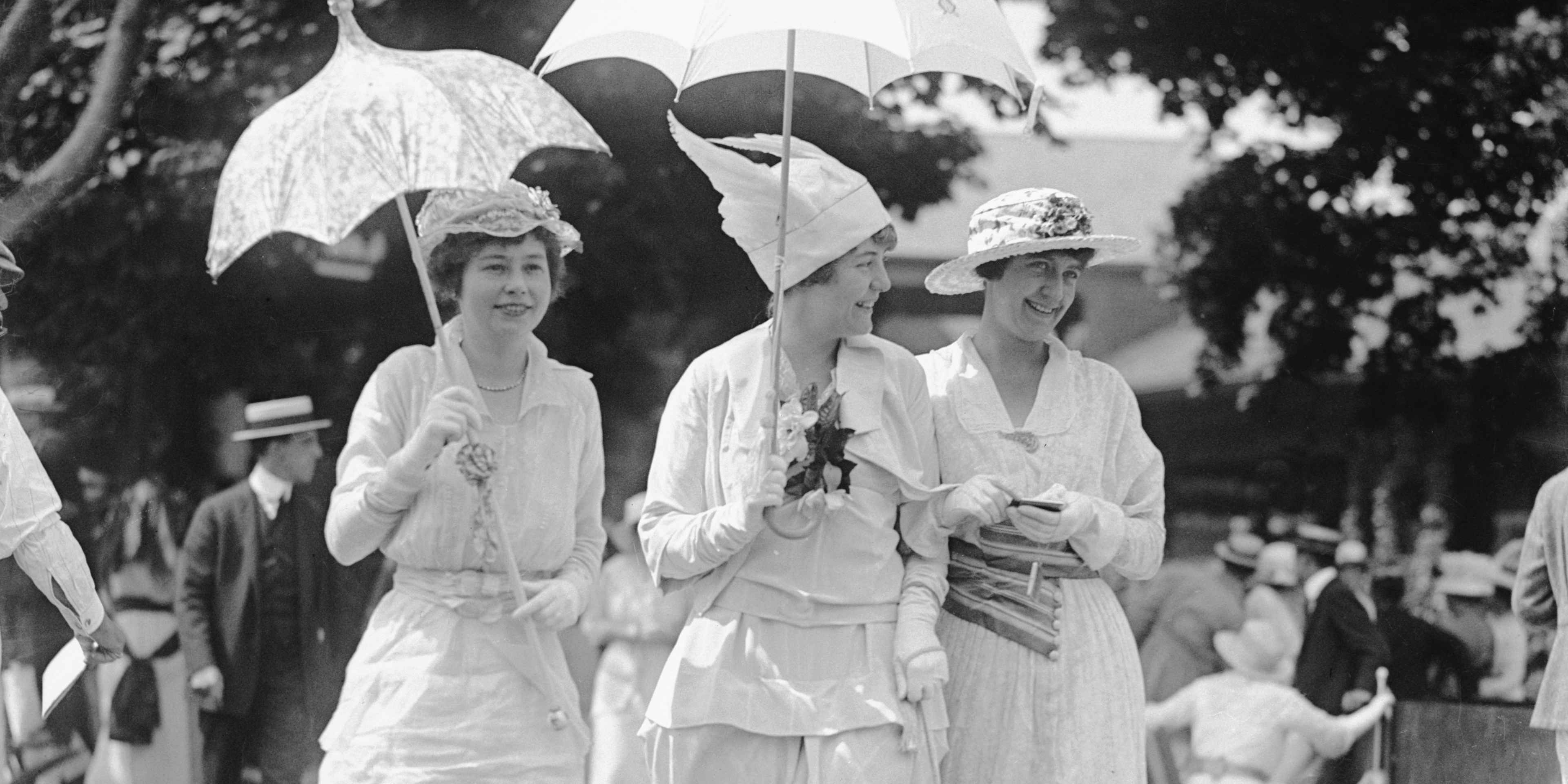 Socialite Women Strolling