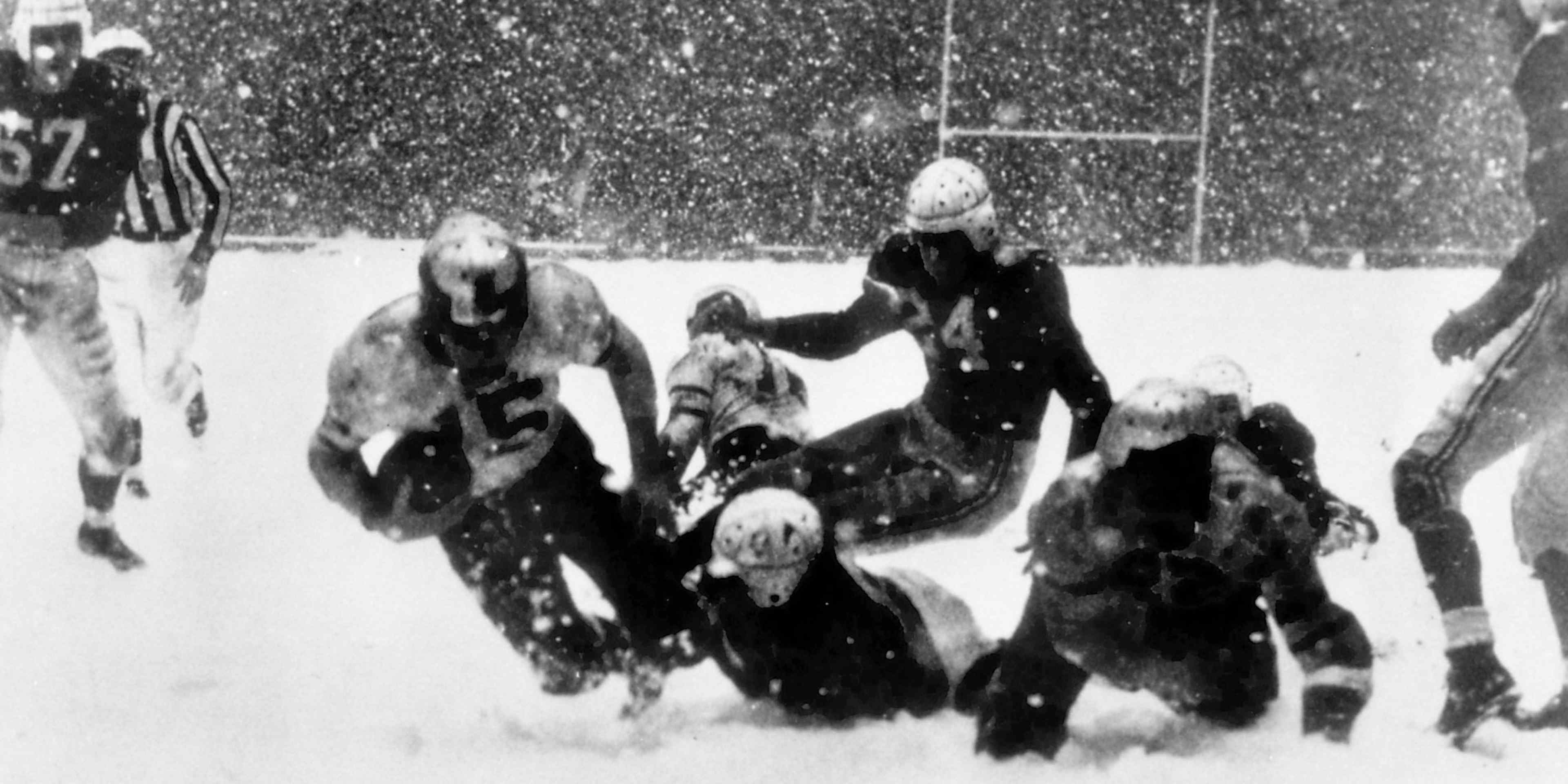 Philadelphia Eagles Hall of Fame running back Steve Van Buren scores the winning touchdown on a 5-yard run in the 4th quarter of the 1948 NFL Championship Game, Dec. 19, 1948. The Eagles defeated the Chicago Cardinals 7-0 during a blizzard at Shibe Park in Philadelphia. (AP Photo/Pro Football Hall of Fame)