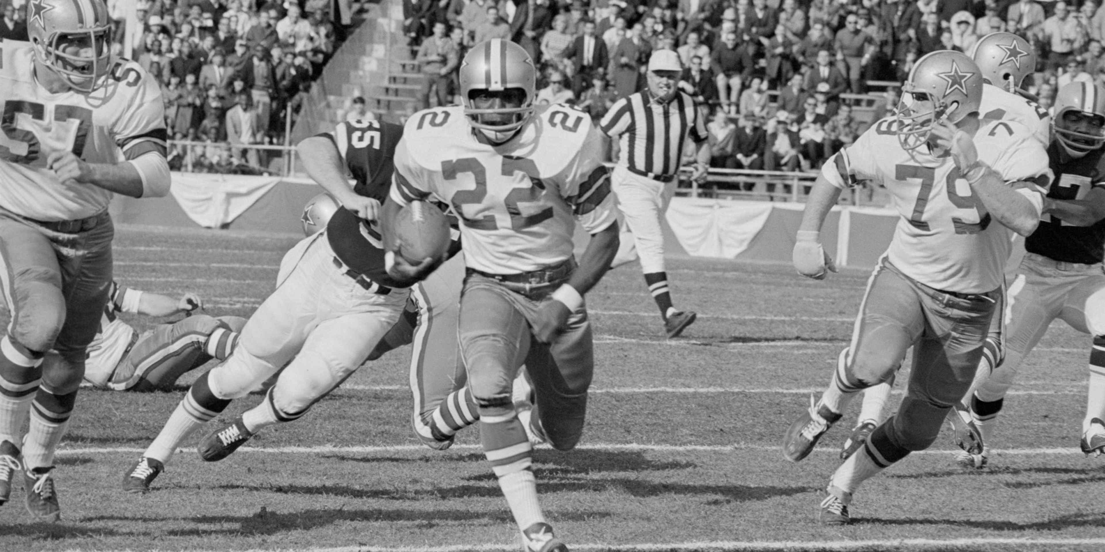 (Original Caption) Dallas Cowboys Bob Hayes (22) takes a punt during the first quarter and runs it back 64 yards to the Cleveland Browns 13-yard line. Dallas went on to score a few plays later. Dallas was leading the Browns 24-7 at halftime. That's John DeMarie (55) who missed Hayes.