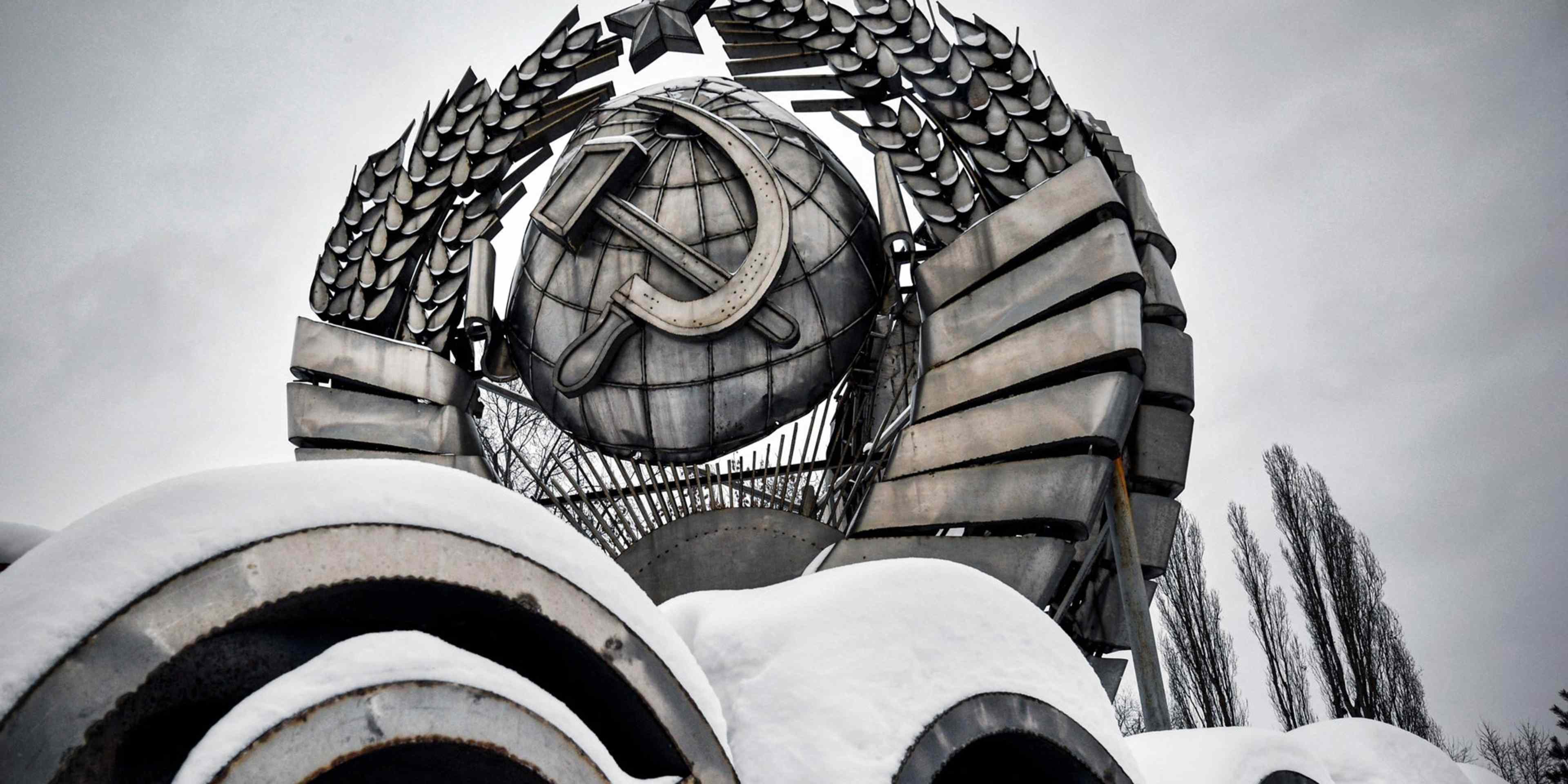 RUSSIA-USSR-HISTORY-ARTA picture taken on December 26, 2021 shows a state emblem of former USSR, which was removed from Leninsky avenue after the collapse of the Soviet Union in 1991, displayed at a modern history sculpture park in Moscow. - The 30th anniversary of Mikhail Gorbachev's resignation as president of the USSR was marked on December 25, 2021. (Photo by Alexander NEMENOV / AFP) (Photo by ALEXANDER NEMENOV/AFP via Getty Images)