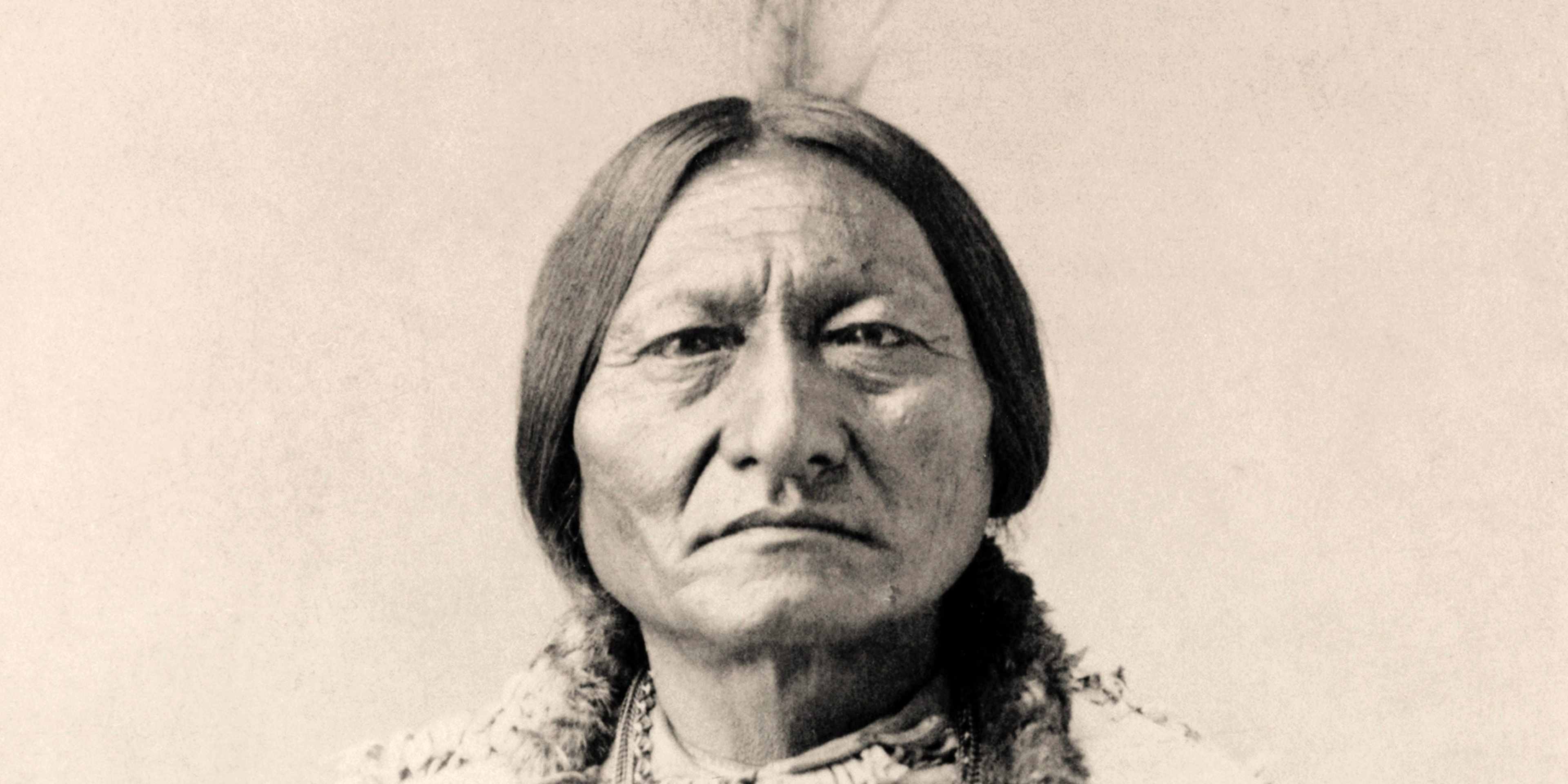 Sitting Bull born circa 1831 died 1890. Hunkpapa Lakota Sioux holy man. Portrait on a 19th century cabinet card.UNSPECIFIED - CIRCA 1800: Sitting Bull born circa 1831 died 1890. Hunkpapa Lakota Sioux holy man. Portrait on a 19th century cabinet card. (Photo by Universal History Archive/Getty Images)
