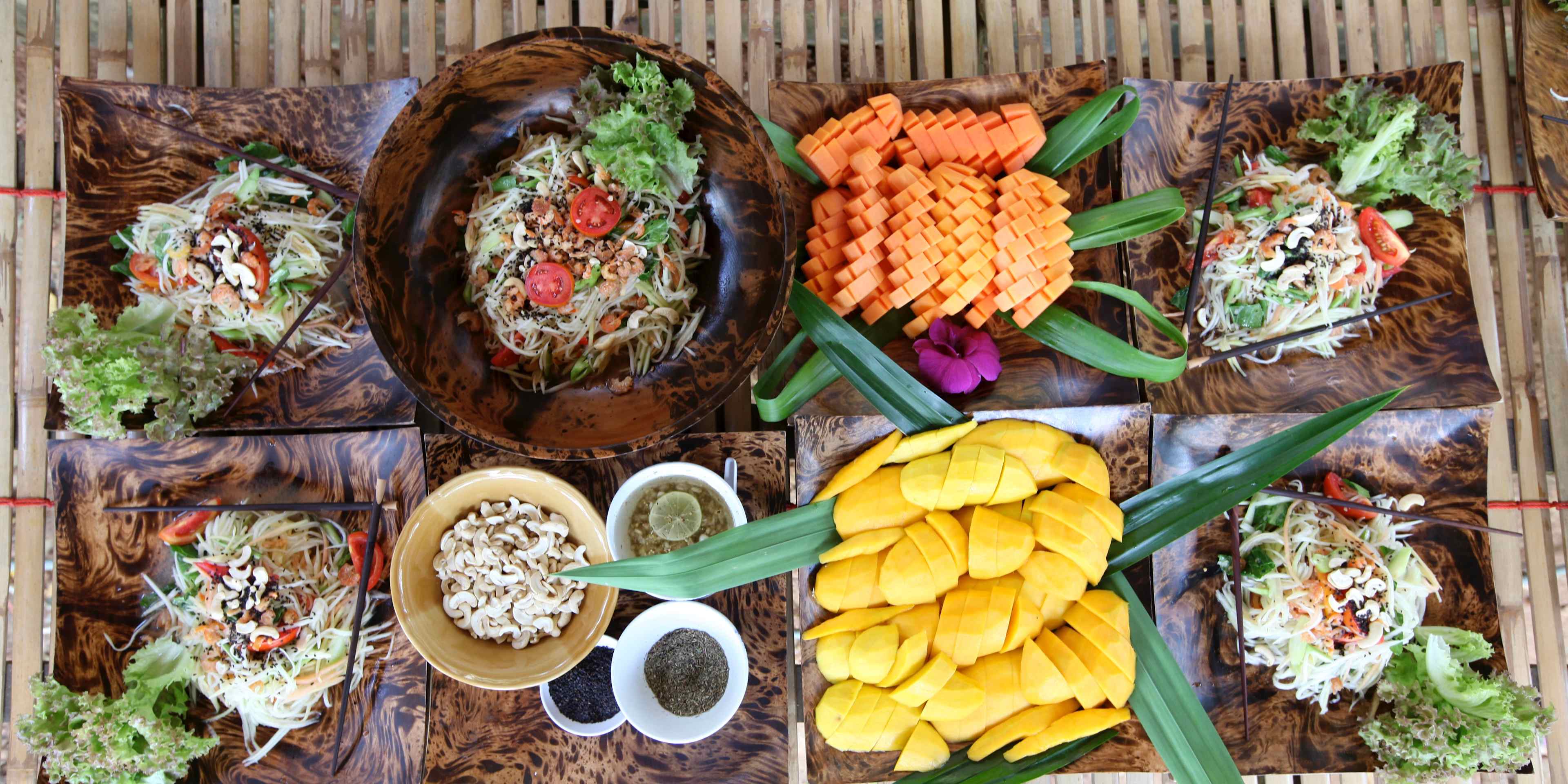 Paleo Fitness Course In Koh Lanta. Stage MovNat organisé par Erwan Le Corre et Vic Verdier sur l'île de Koh-Lanta en Thaïlande :