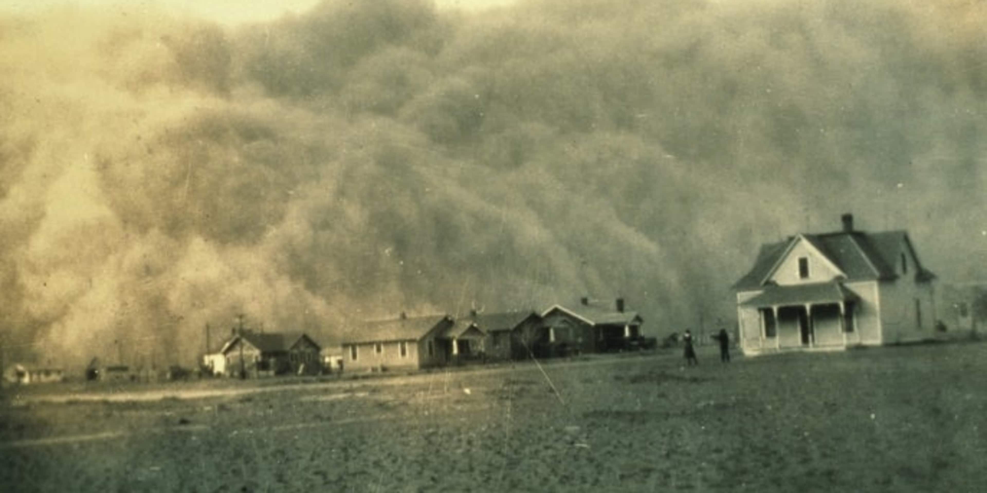 A dust storm approaches Stratford, Texas in April 1935.