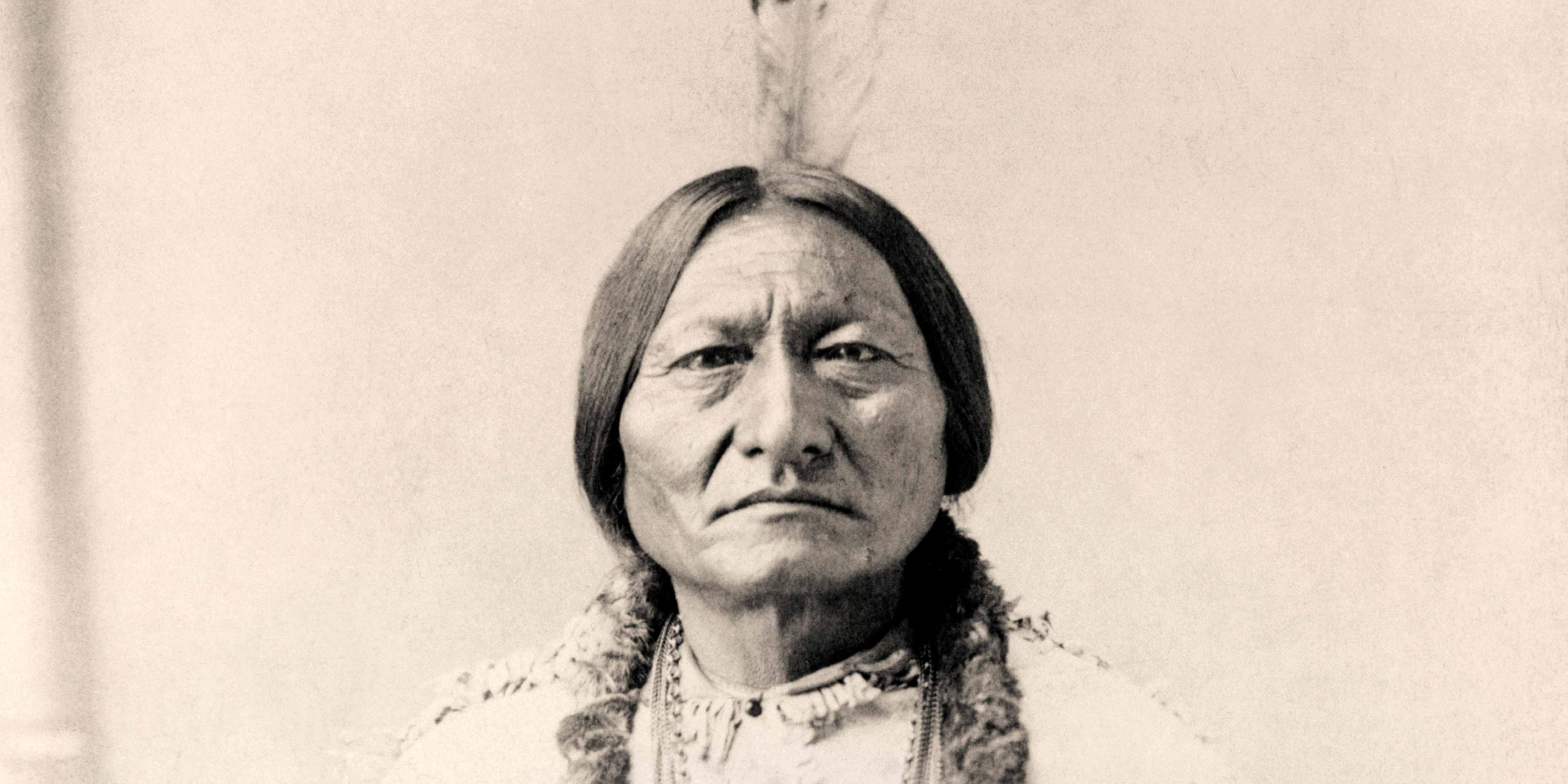 Sitting Bull born circa 1831 died 1890. Hunkpapa Lakota Sioux holy man. Portrait on a 19th century cabinet card.UNSPECIFIED - CIRCA 1800: Sitting Bull born circa 1831 died 1890. Hunkpapa Lakota Sioux holy man. Portrait on a 19th century cabinet card. (Photo by Universal History Archive/Getty Images)