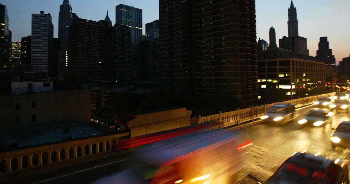Blackout hits Northeast United States | August 14, 2003 | HISTORY