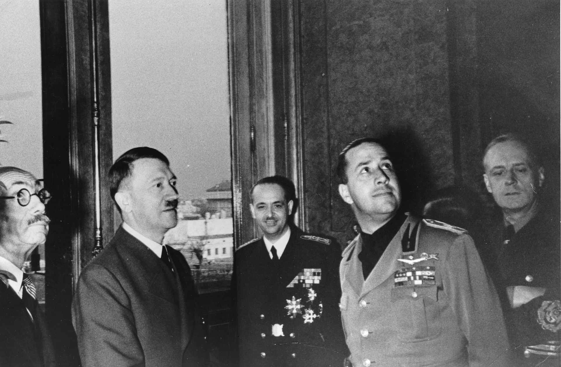 DreimÃ¤chtepakt 1940 - Graf Teleki, Hitler, Graf Czaky, Graf Ciano u. Ribbentrop beim Empfang in Wien