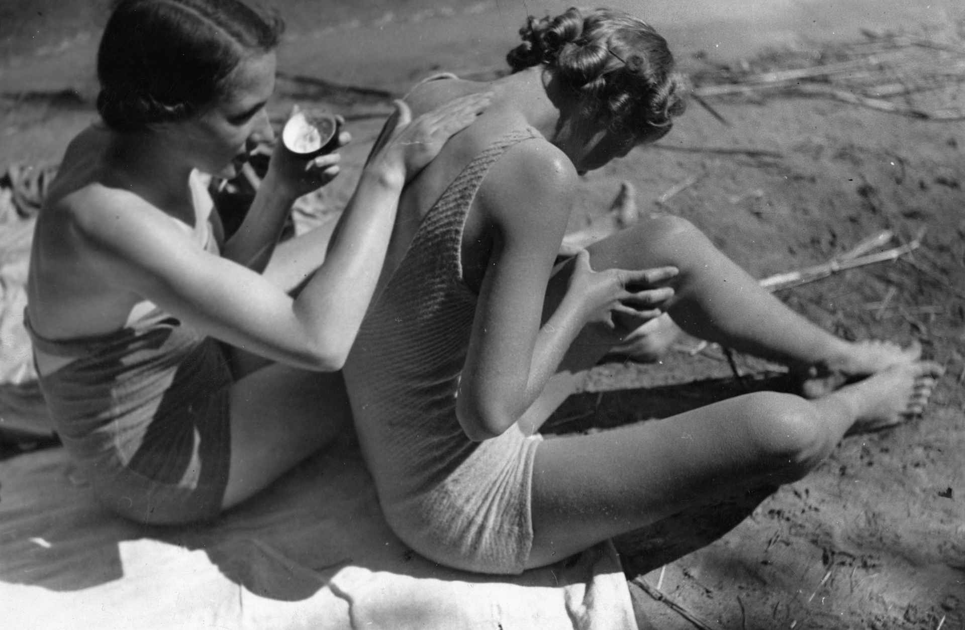 Two young women putting sunscreen on themselfes in the open air bath Wannsee, Berlin, Photograph, Around 1920
