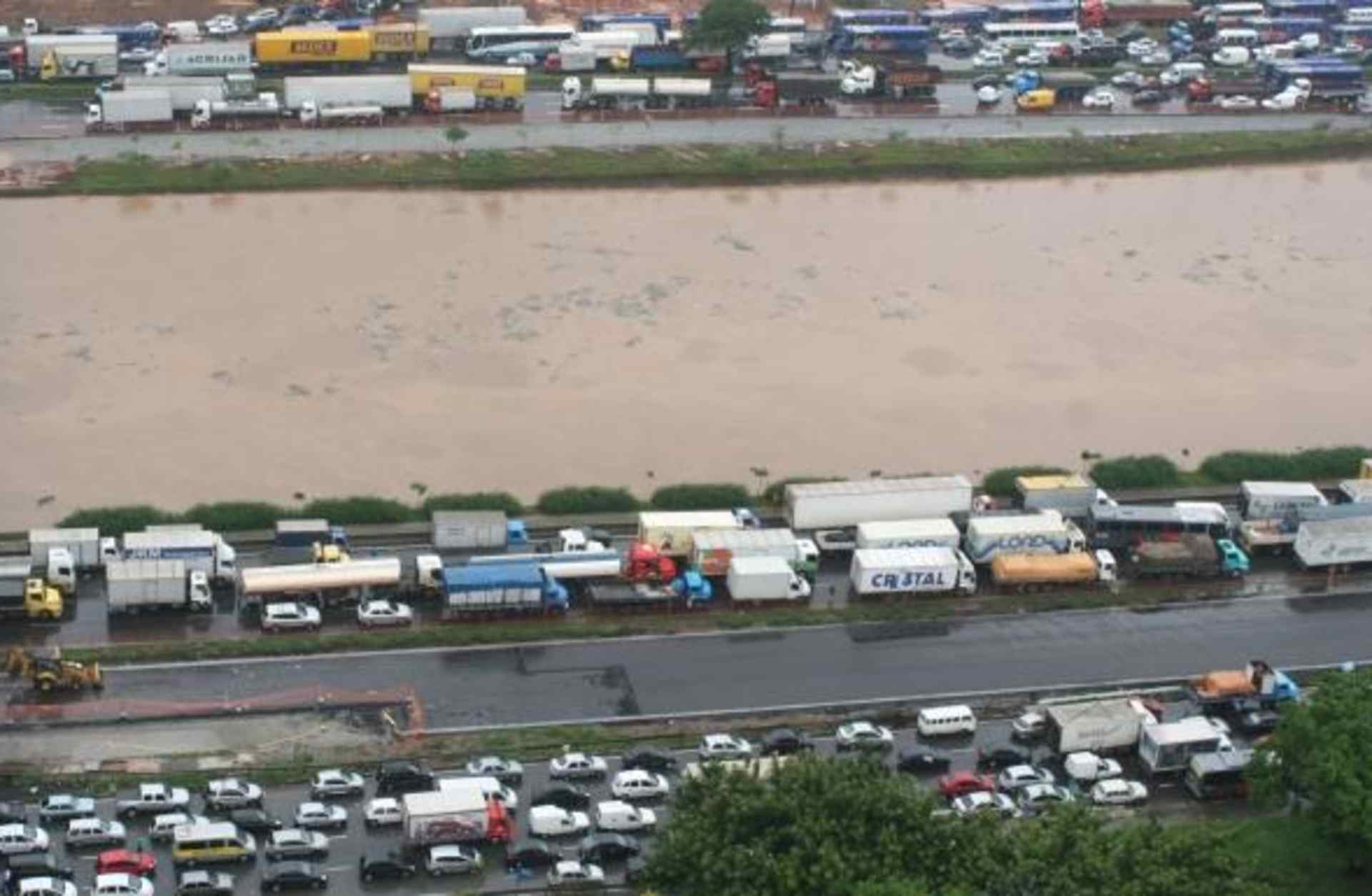 A flooding point after a heavy rain in Sao Paulo, Brazil, that left several flooded areas and interrupted the traffic.  (Credit: JB Neto/Agencia Estado via AP Images)