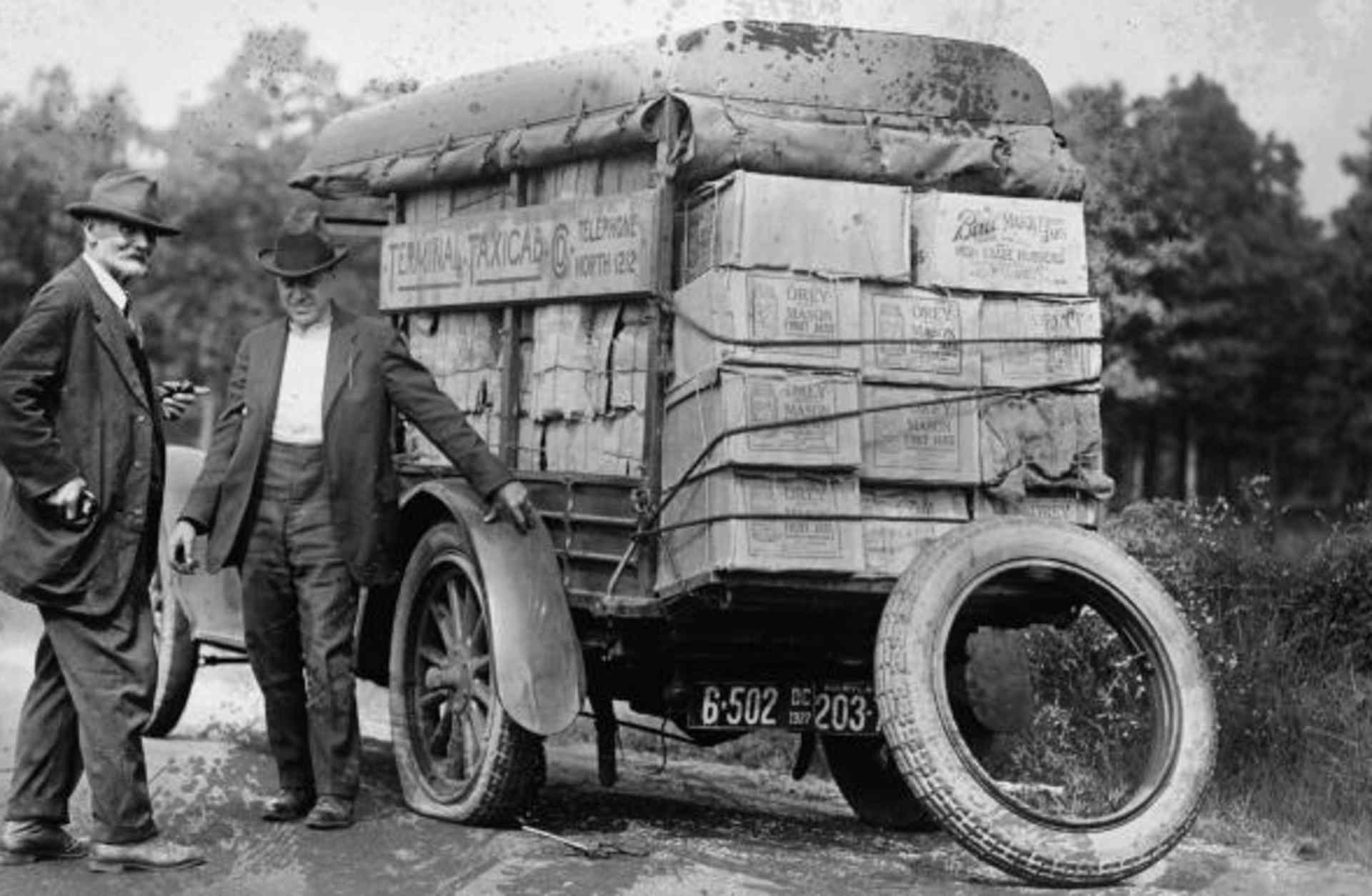 Agents capture a vehicle marked as a taxi loaded with liquor piled high as it got a flat tire, 1922. (Credit: Buyenlarge/Getty Images)