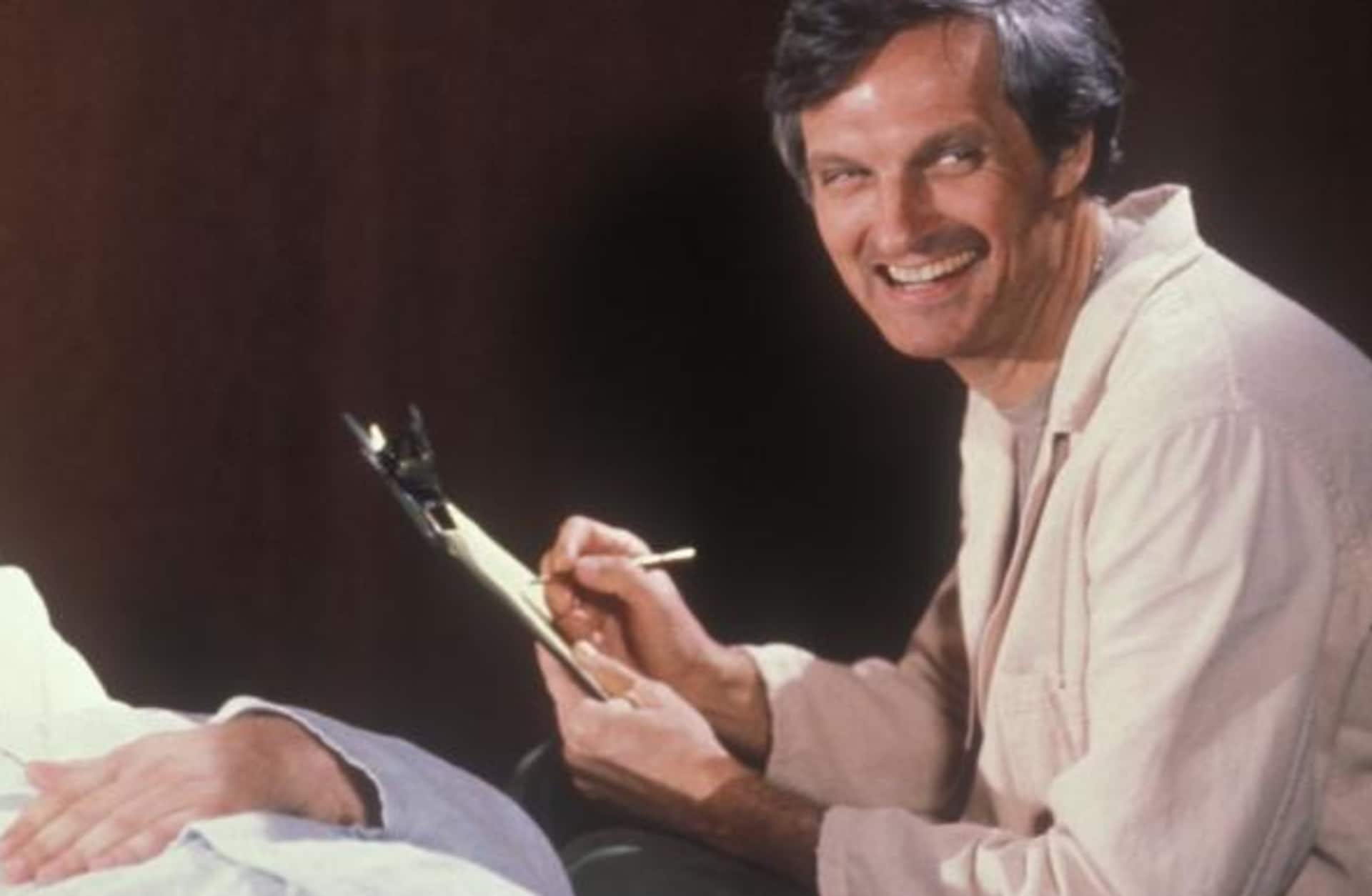 Alan Alda as Hawkeye Pierce in the television show MASH. (Credit: 20th Century Fox/Kobal/REX/Shutterstock) 