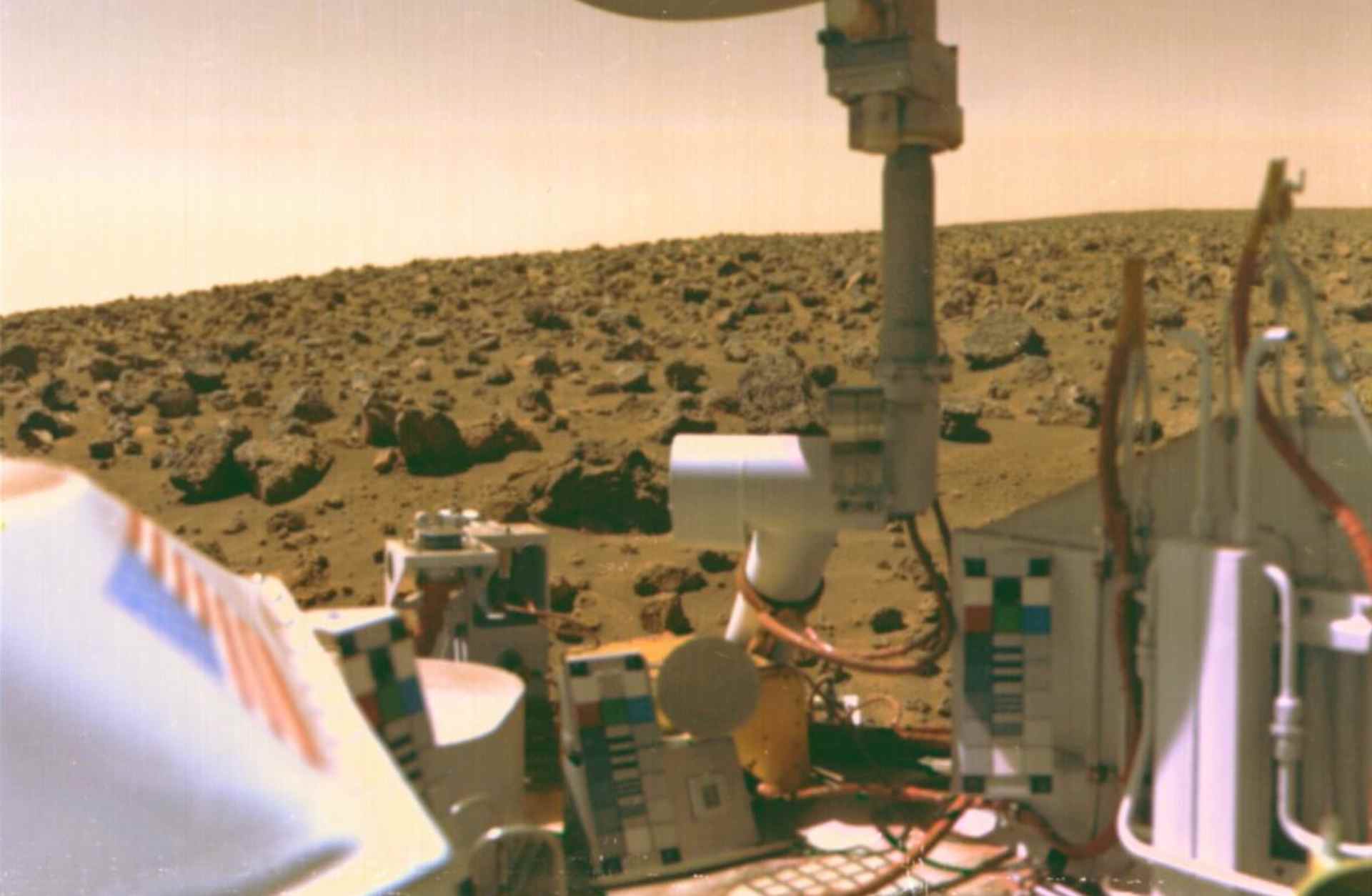 An image of Mars taken from Viking lander, 1976. (Credit: NASA)