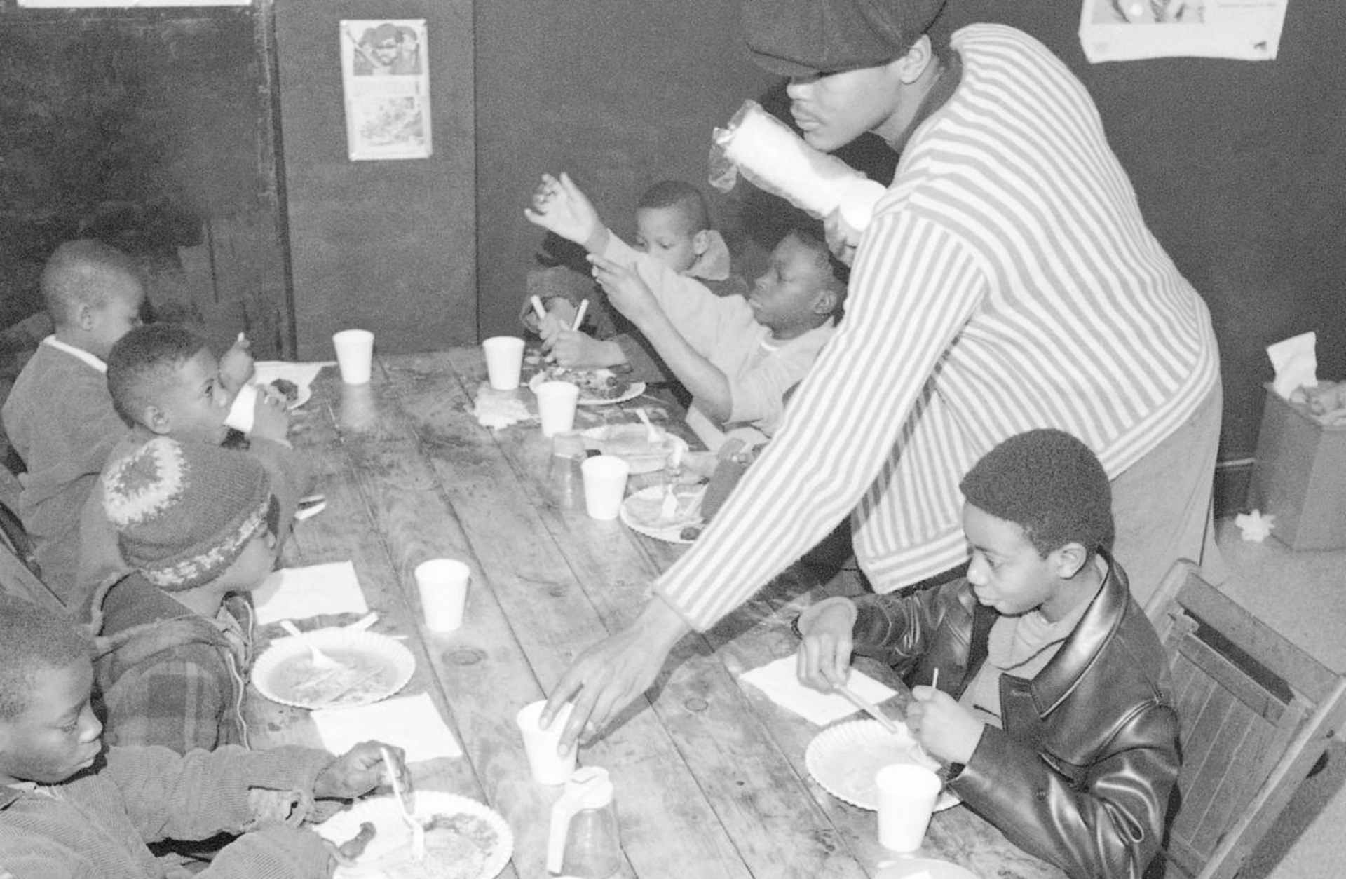 Brad Jones, member of the Philadelphia Black Panthers Organization, helping serve breakfast to youngsters. (Credit: Bill Ingraham/AP Photo)