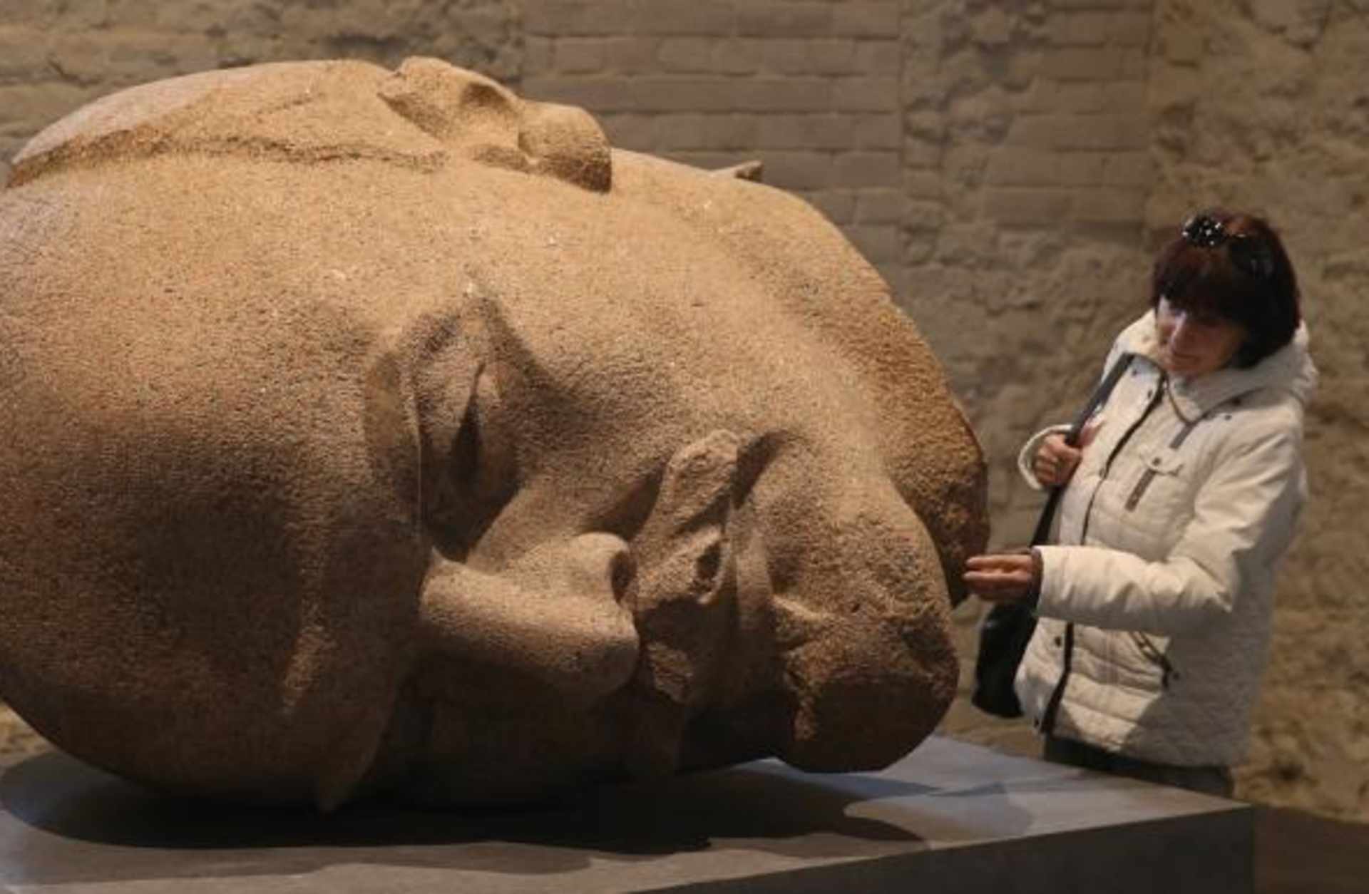 Bust of Russian revolutionary Vladimir Lenin at an exhibition.  (Credit: Sean Gallup/Getty Images)