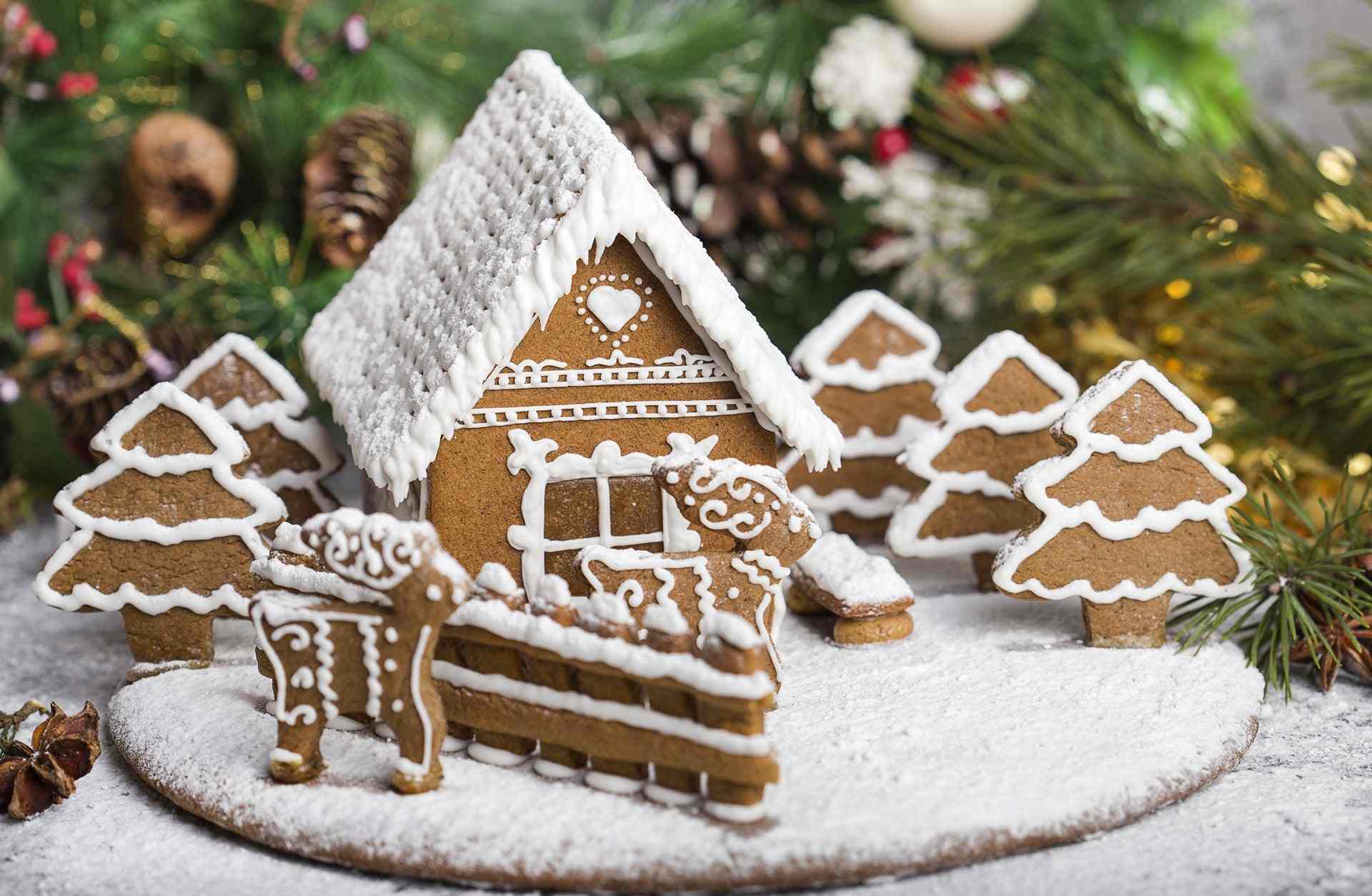 Christmas Traditions: Gingerbread Houses