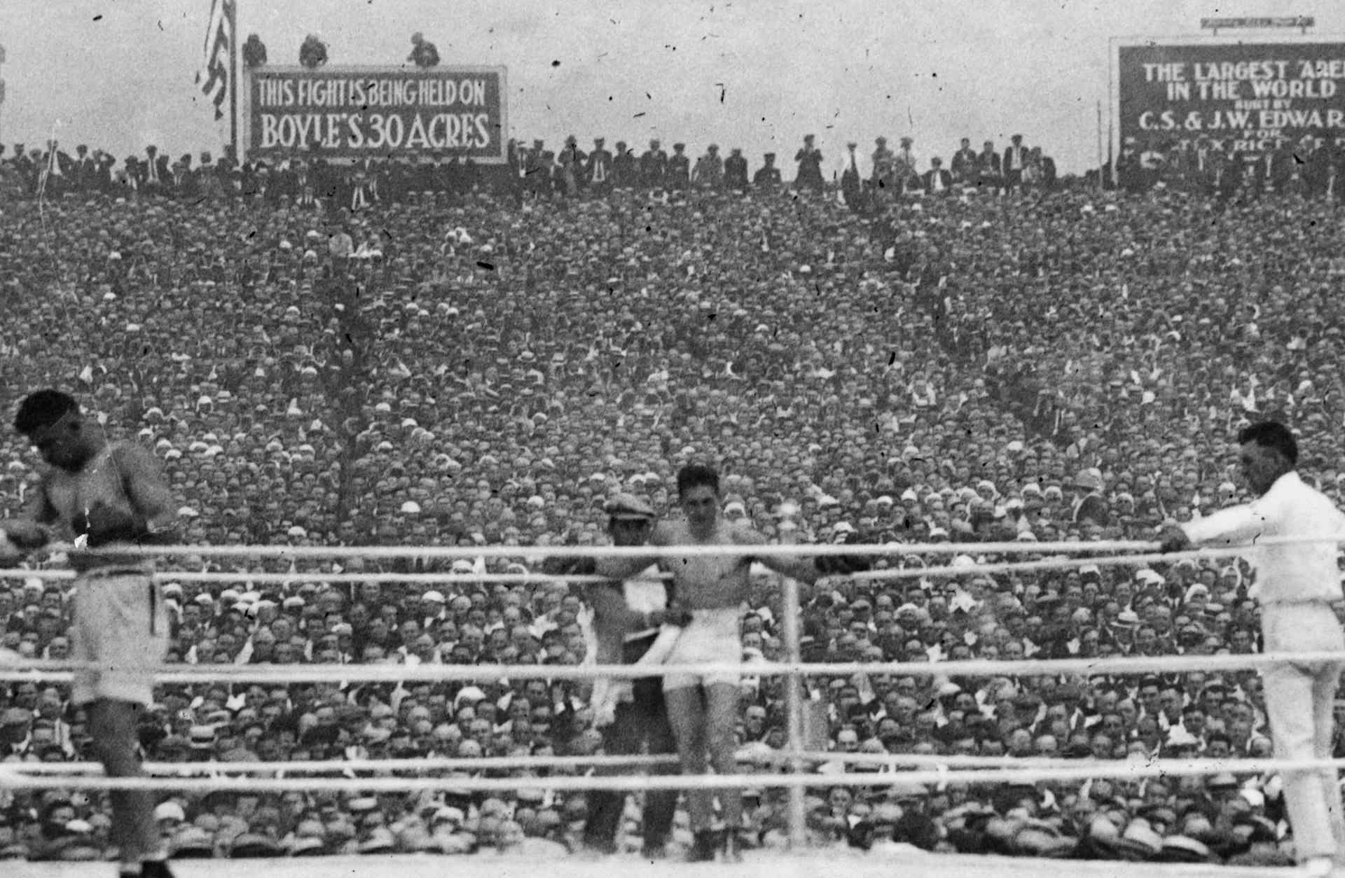 JERSEY CITY,NJ - JULY 2,1921: Jack Dempsey (L) rest in his corner as Georges Carpentier stands in his during the fight at Boyle's Thirty Acres,on July 2,1921 in Jersey City, New Jersey. Jack Dempsey won the National Boxing Association World heavyweight title and World Heavyweight Title by a KO 4.(Photo by: The Ring Magazine via Getty Images)