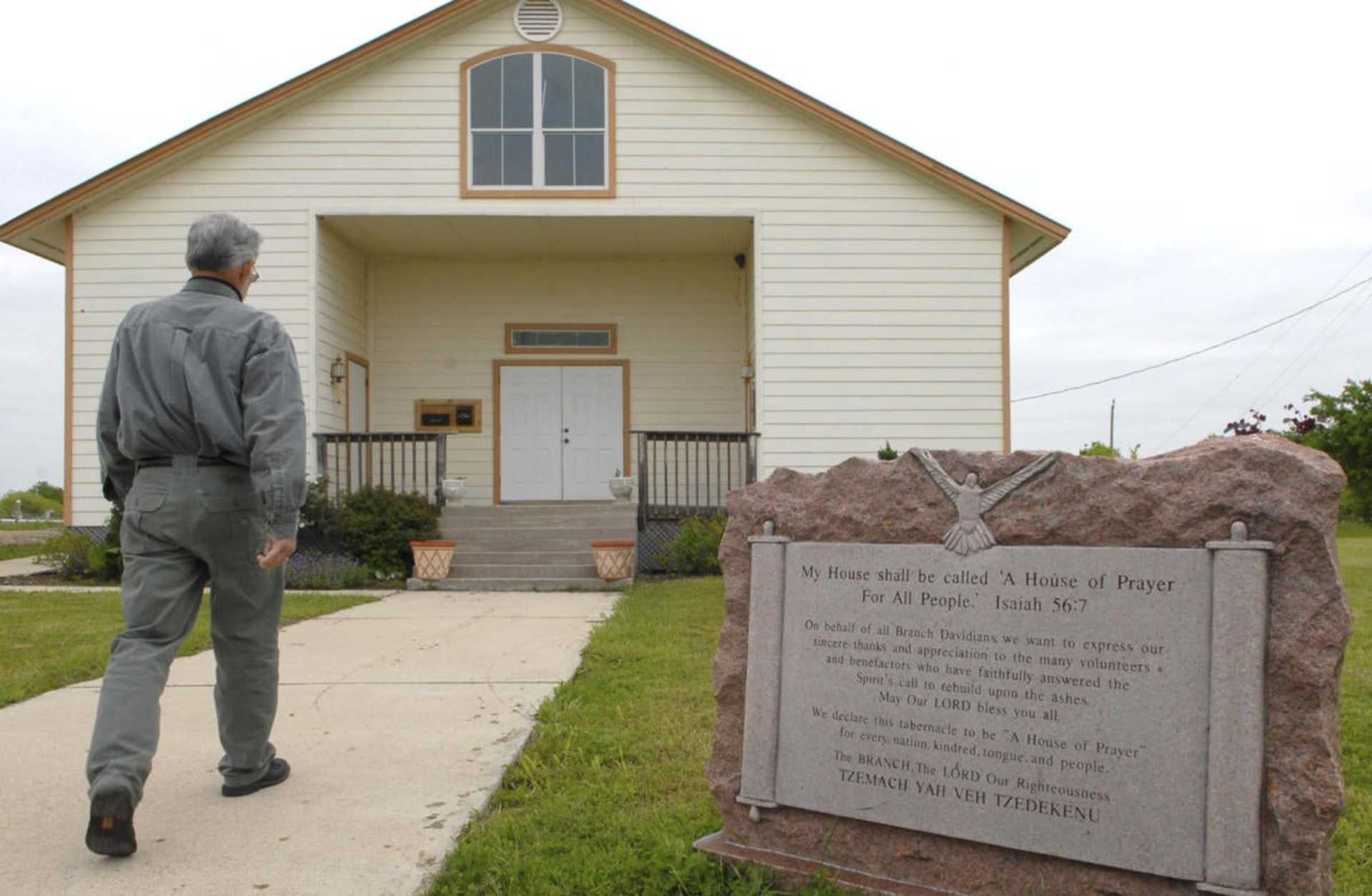 Developer and Davidian church member Ray Feight Sr. walking to the one-room chapel that stands on the site of the former Branch Davidian Compound that burned in 1993, near Waco, Texas, 2007. (Credit: Rod Aydelotte/AP Photo)
