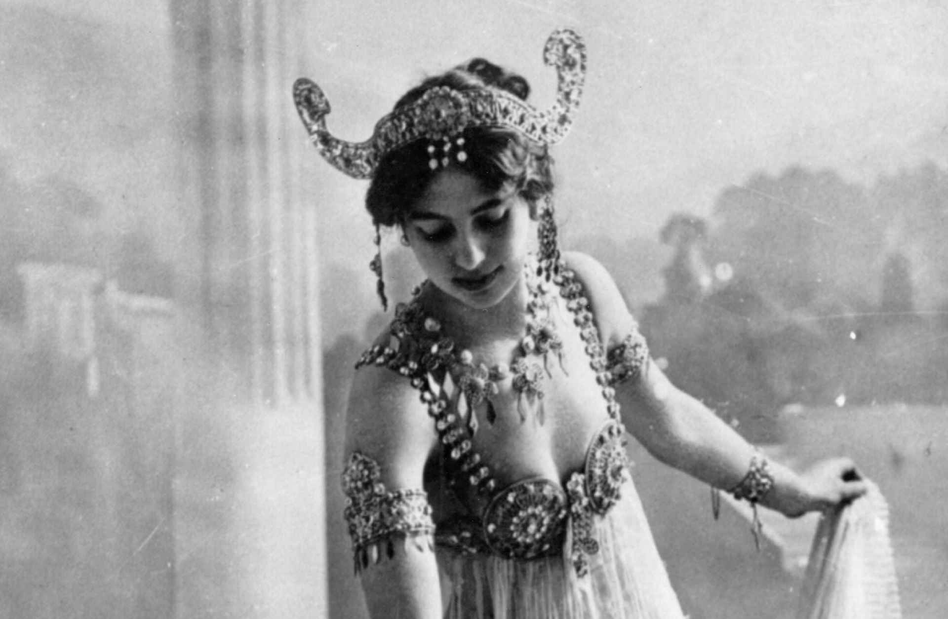 Dutch dancer Mata Hari poses.
