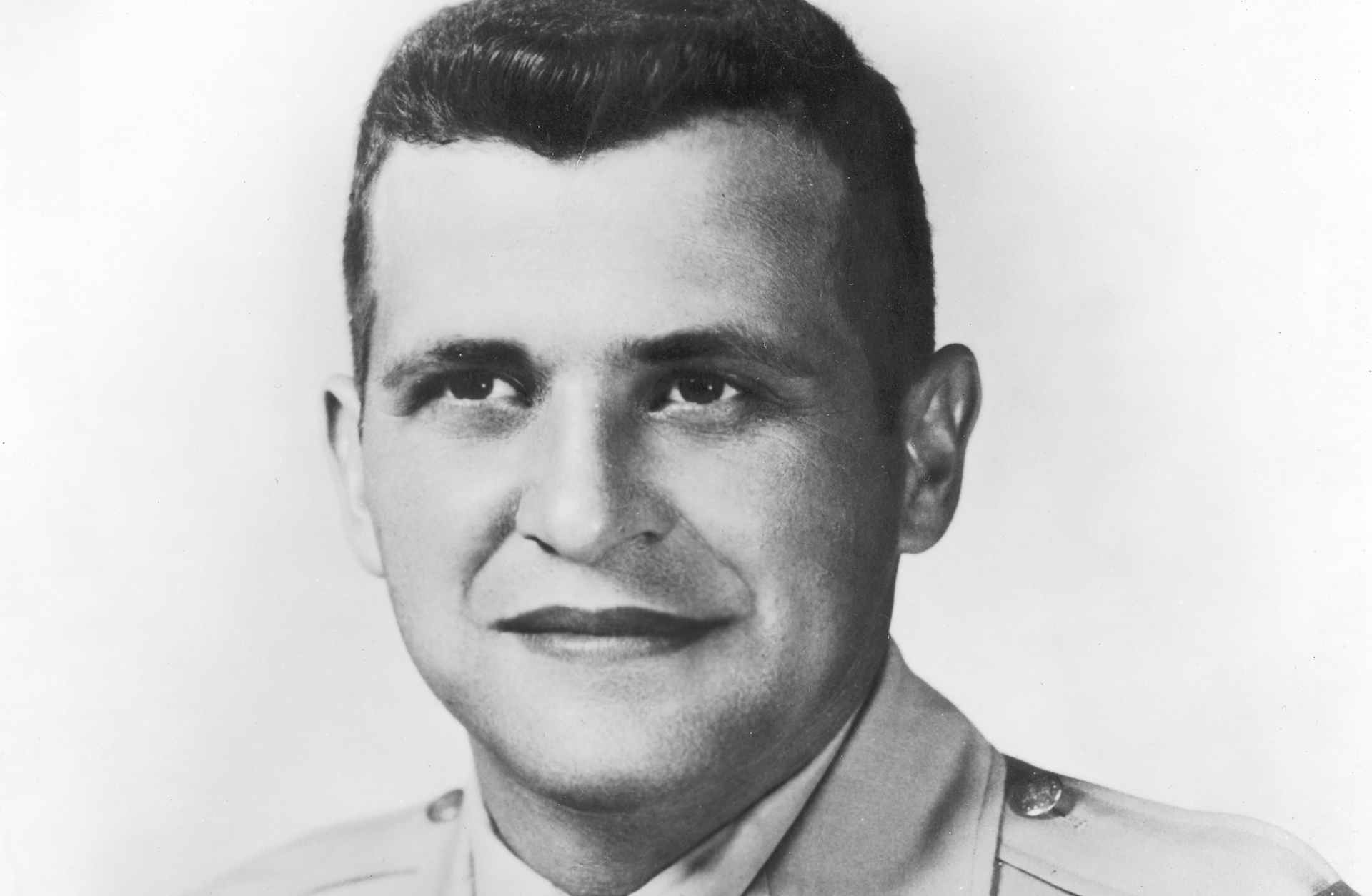Circa 1955, Portrait of American pilot Francis Gary Powers (1929-1977) in the uniform of the United States Airforce, 1950s. During a 1960 espionage mission over the Soviet Union he was shot down by the Russians, captured, and later exchanged for Soviet spy Rudolf Ab (Photo by Getty Images/Getty Images)