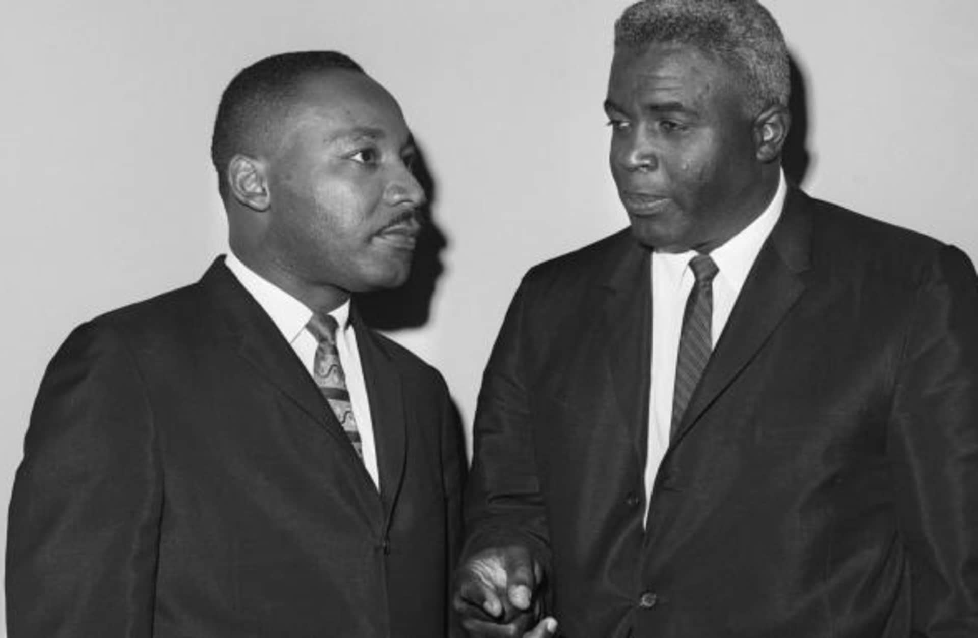 Martin Luther King, Jr and Jackie Robinson at a 1962 press conference.