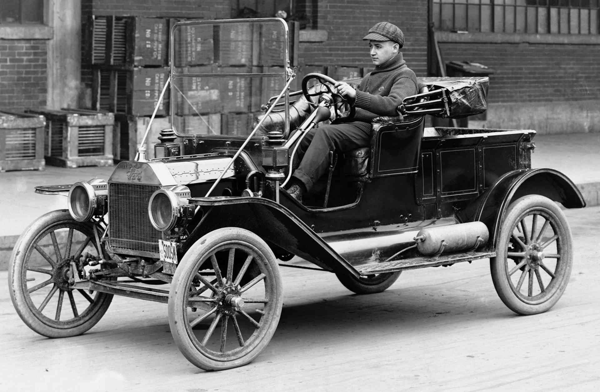 Man Driving Ford Model T A man drives a Ford Model T automobile in the 1920's. (Photo by © Hulton-Deutsch Collection/CORBIS/Corbis via Getty Images)