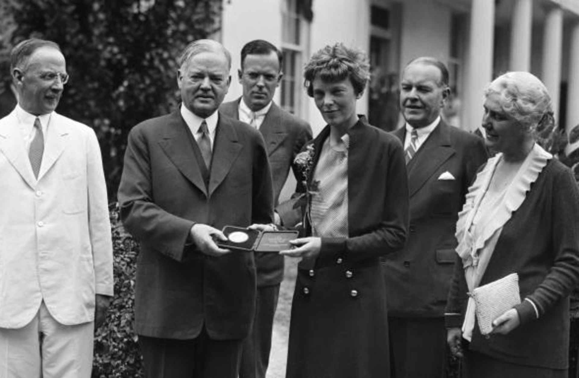 President Herbert Hoover presenting the National Geographic Society gold medal to Amelia Earhart in recognition of her continuous solo flight across the Atlantic. (Credit: Bettmann/ Getty Images)