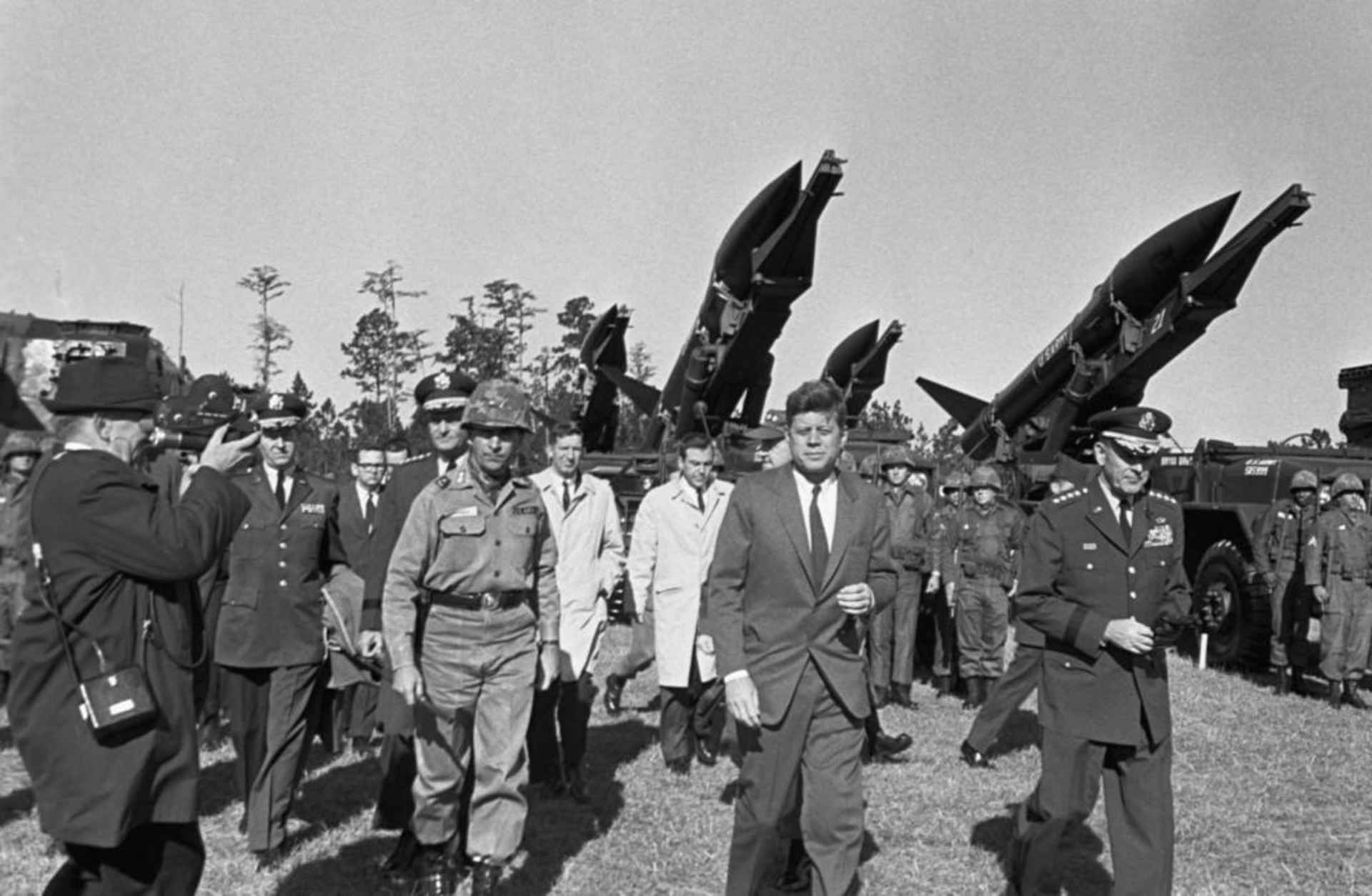 President Kennedy with U.S. Army officials during the Cuban Missile Crisis, 1962. (Credit: Corbis via Getty Images)