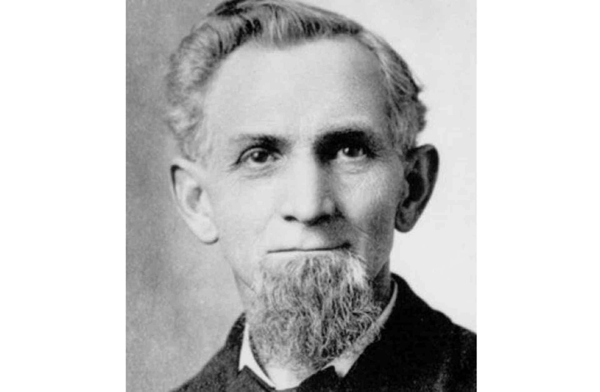 James Spangler invented the first commercially successful portable electric vacuum cleaner.