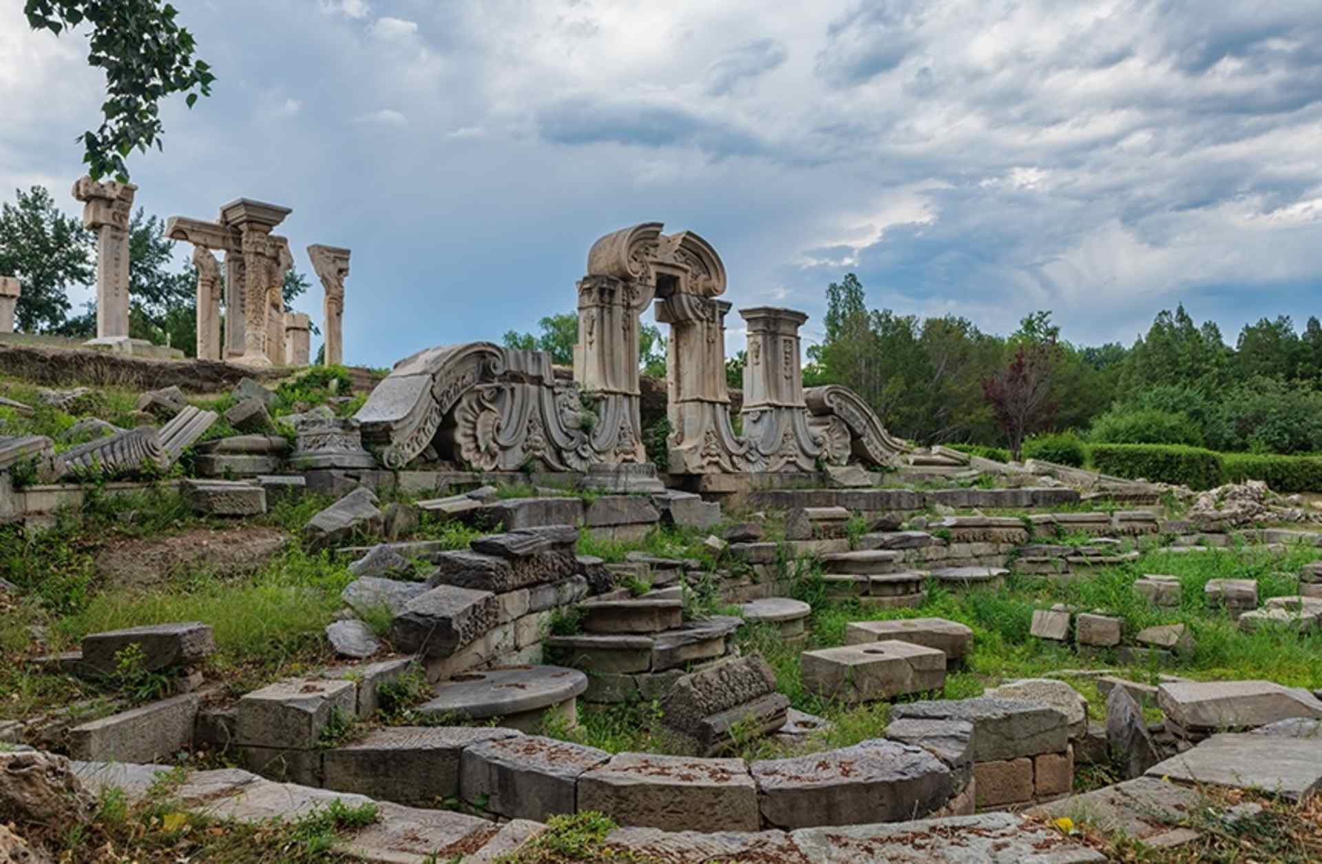 Ruins of Dashuifa waterworks in Yuanmingyuan.