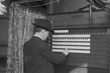 Voting, early 1900s