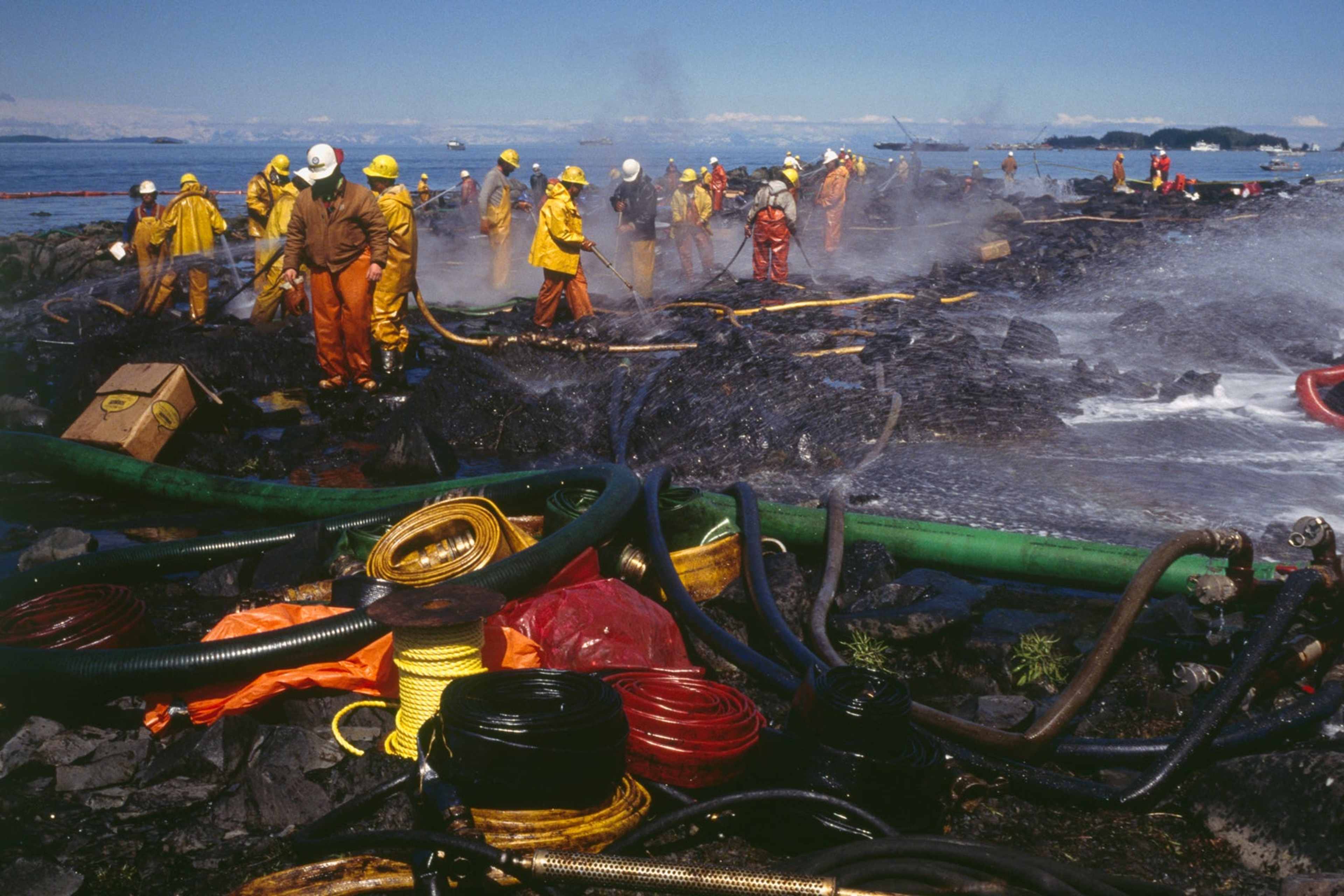 Oil Spill in Alaska Teams of firefighters cleaning the Alaskan coast following the Exxon Valdez oil spill. (Photo by jean-Louis Atlan/Sygma via Getty Images)