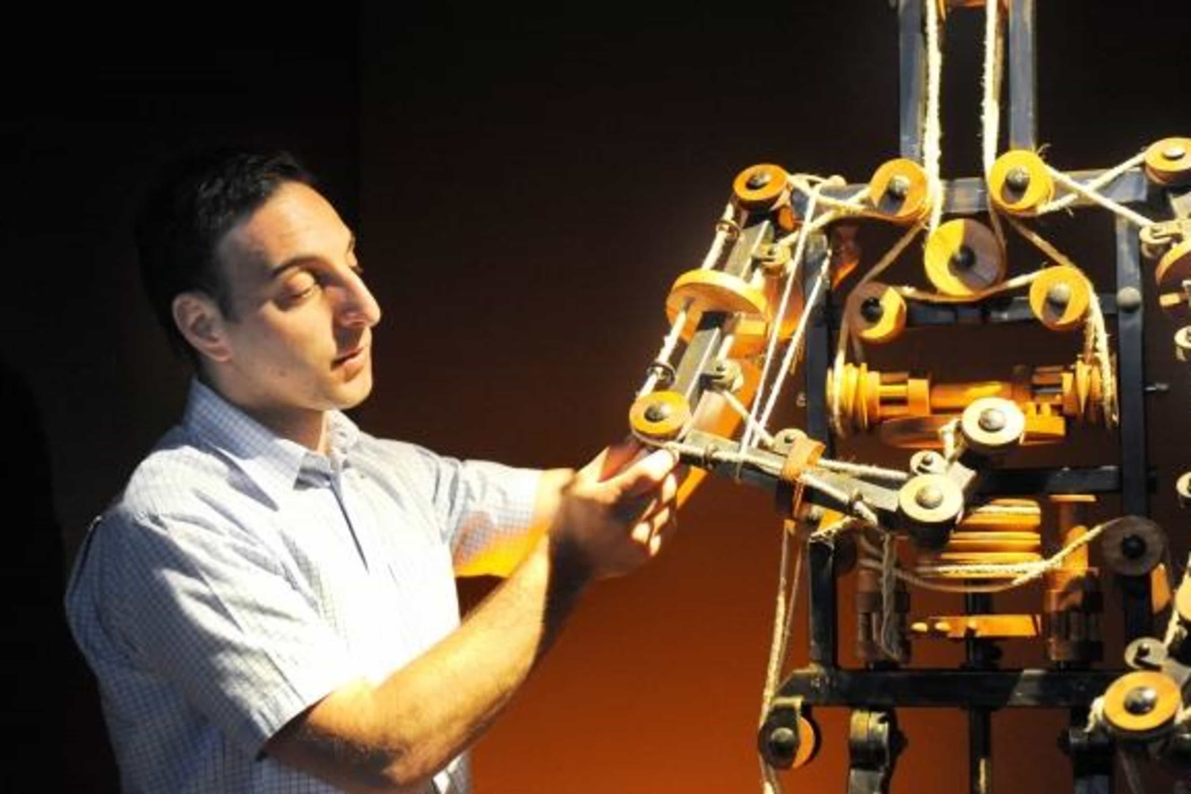 Life-sized recreation of Da Vinci's robot.