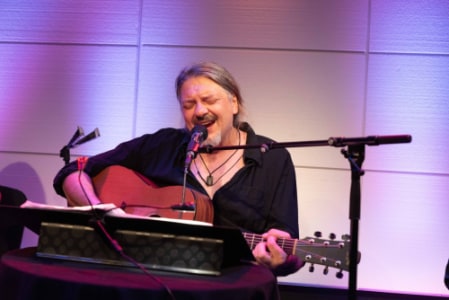 Chris Watzik spielt Lieder von Schiffkowitz 18.9.2026 - Fr., 18.09.2026, 20:00 at ARTist's, Schützgasse 16, 8020 Graz, Österreich