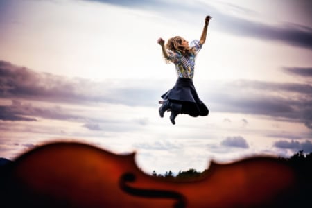 Konzert: SOPHIE ABRAHAM | »The Beauty In Between« - So., 27.09.2026, 10:30 at Kulturhaus Emailwerk, Anton-Windhager-Straße 7, 5201 SeekirchenamWallersee, Österreich