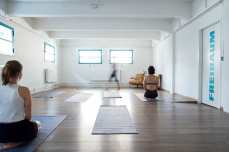 Yoga für deinen Feierabend - Di., 06.10.2026, 18:30 at Tabakfabrik, Peter-Behrens-Platz 1-15, 4020 Linz, Österreich