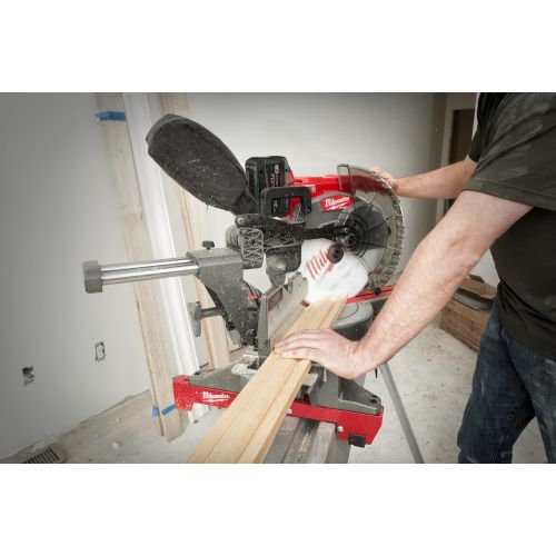 Scie à onglet radiale 18 V M18 FMS305-121 + batteries 12 Ah Forge + chargeur rapide MILWAUKEE 4933499181 photo du produit Secondaire 6 L