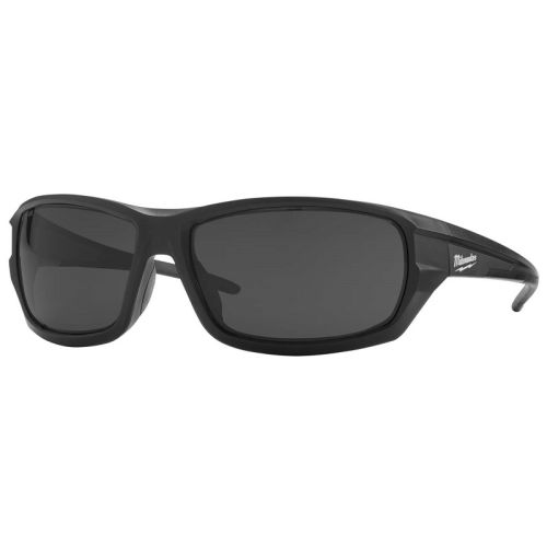 Lunettes de sécurité teintées PERFORMANCE 1PC - MILWAUKEE TOOL - 4932471884 pas cher