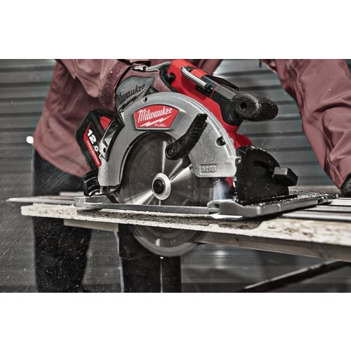 Scie circulaire 18 V FUEL M18 FCSG66-121C 66 mm + 2 batterie 12 Ah + chargeur en coffret MILWAUKEE 4933471195 photo du produit Secondaire 4 L