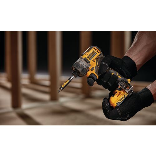 Visseuse 12 V XR Brushless + 2 batteries 2 Ah + chargeur + coffret T-STAK - DEWALT - DCF601D2-QW photo du produit Secondaire 4 L