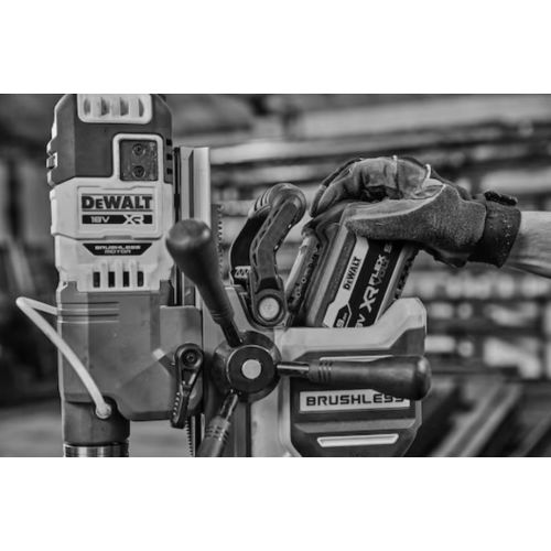 Perceuse magnétique 18V XR Advantage Brushless (sans batterie ni chargeur) + coffret - DEWALT - DCD1623N-XJ pas cher Secondaire 8 L