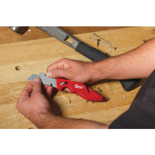 Cutter rétractable FASTBACK design compact MILWAUKEE 4932471357 photo du produit Secondaire 3 L