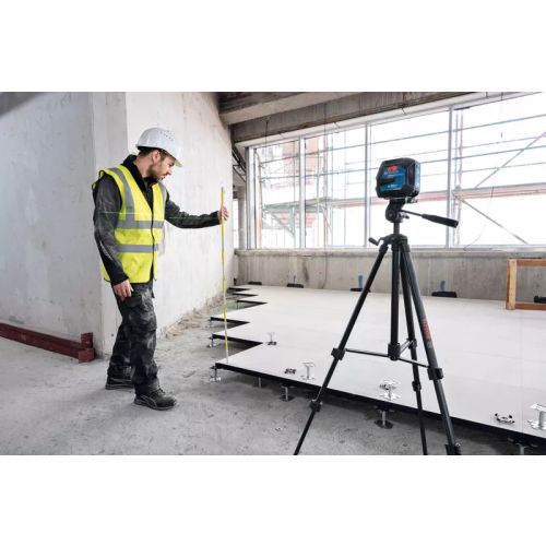 Laser lignes 3,7 V GLL 20-22 G Professional (sans batterie ni chargeur) + 4 piles 1,5 V LR6 AA + poche + platine BOSCH 0601065600 photo du produit Secondaire 7 L