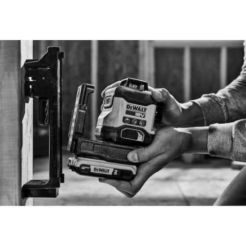 Niveau laser multilignes vert 18V XR 3 x 360° + batterie 2Ah + chargeur  + coffret - DEWALT - DCLE34031D1-QW pas cher Secondaire 3 L