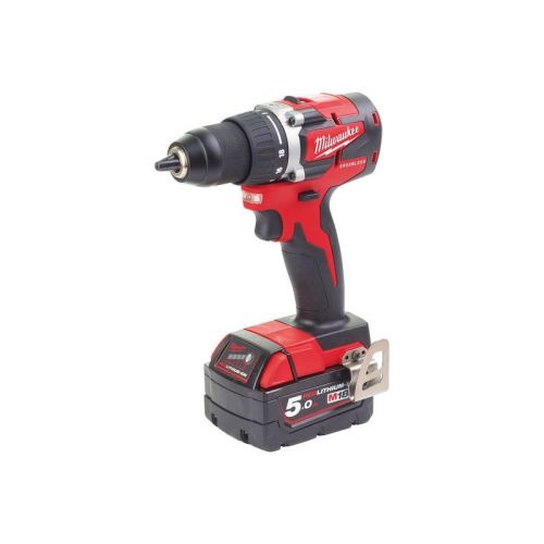 Perceuse-visseuse 18 V M18 CBLDD-502C + 2 batteries 5 Ah + chargeur + coffret MILWAUKEE 4933464556 photo du produit