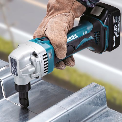 Grignoteuse LXT 18 V + 2 batteries 5 Ah + chargeur rapide + coffret MAKPAC MAKITA DJN161RTJ photo du produit Secondaire 2 L