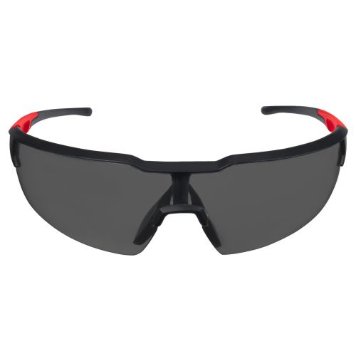 Lunette de s&eacute;curit&eacute; l&eacute;g&egrave;re et teint&eacute; MILWAUKEE 4932471882 photo du produit