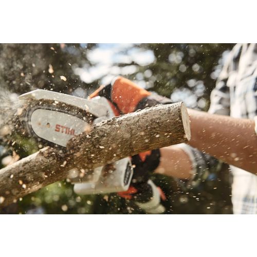 La scie de jardin sur batterie STIHL GTA 26 assure des coupes