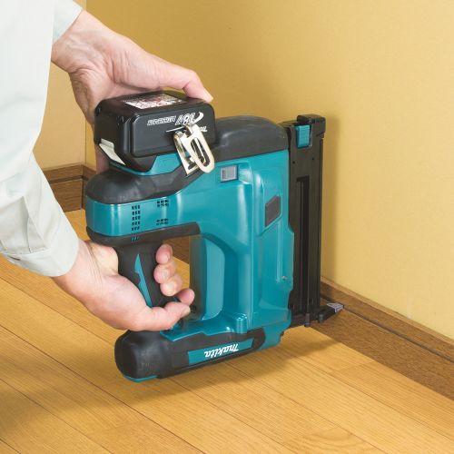 Makita dbn500rtj store